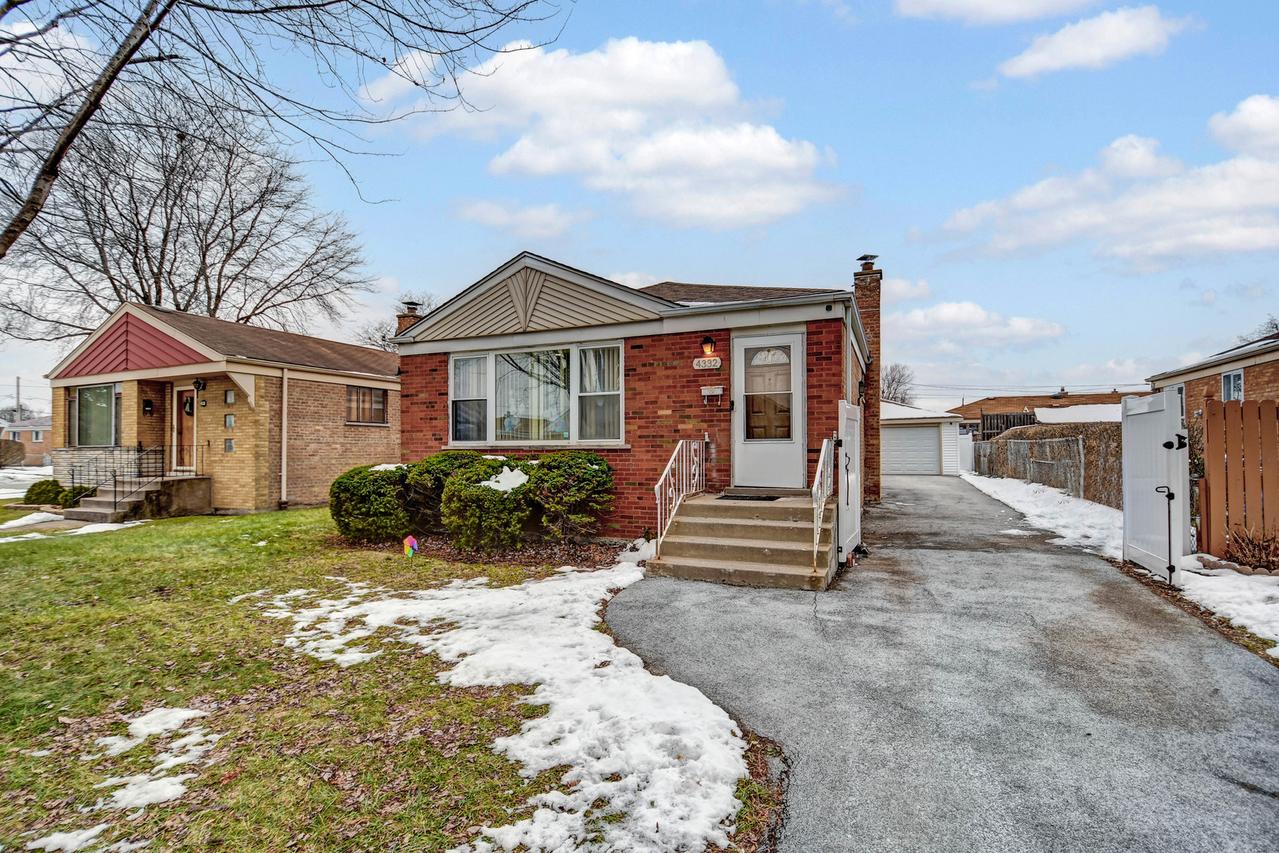 4332 W 81st St., Chicago, IL 60652