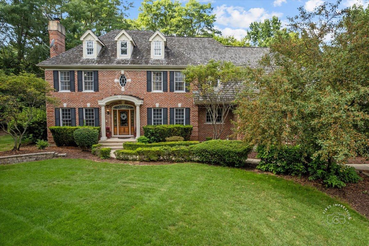 4N494 Hidden Oaks Rd., St. Charles, IL 60175