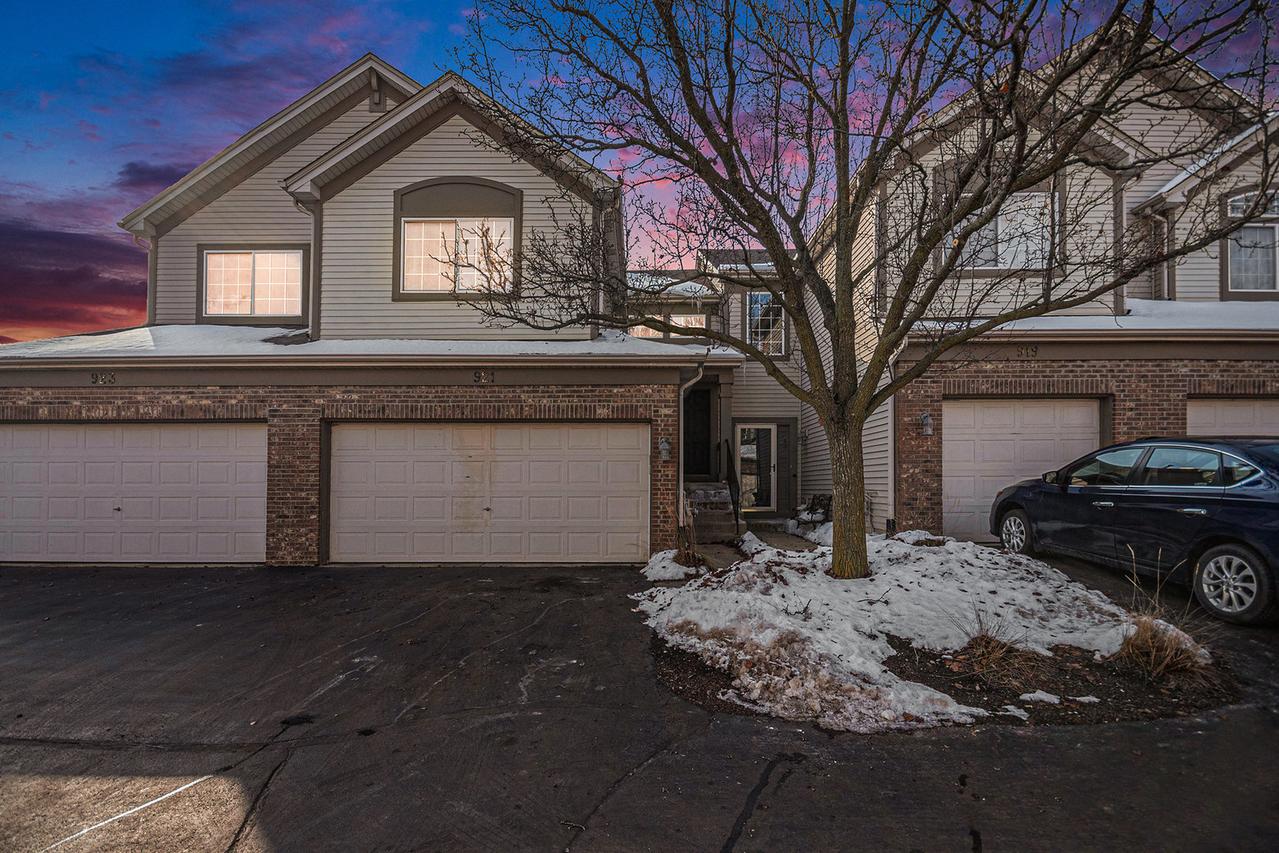 921 Parkhill Cir., Aurora, IL 60502