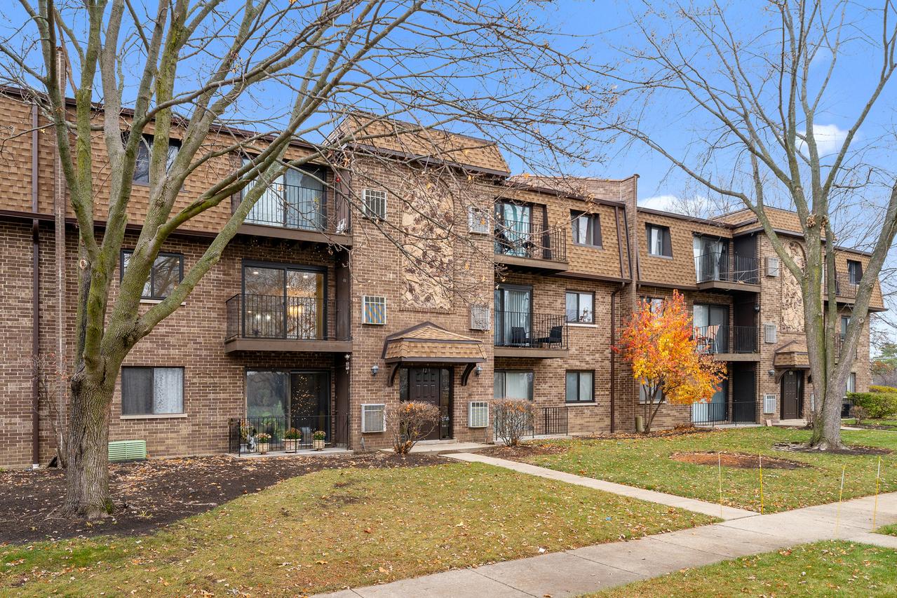 129 W Brandon Ct. #23, Palatine, IL 60067
