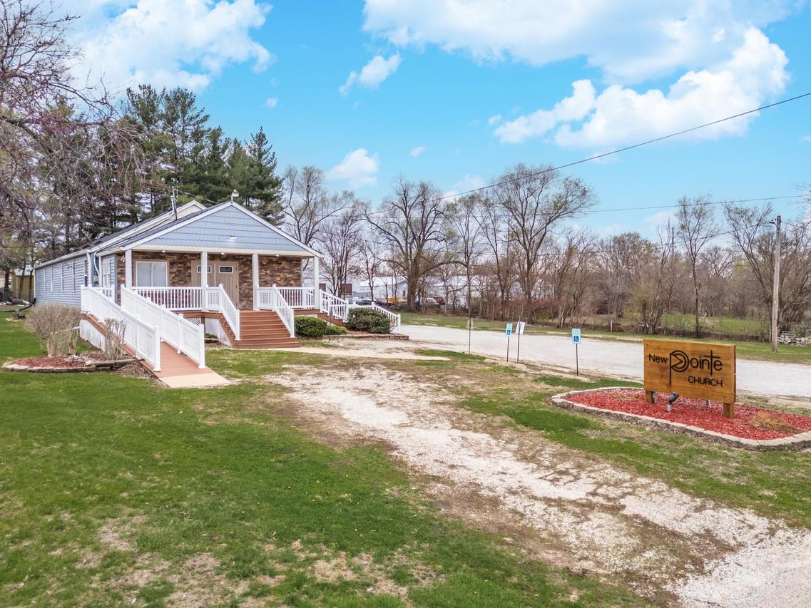 13895 1st St., Pekin, IL 61554