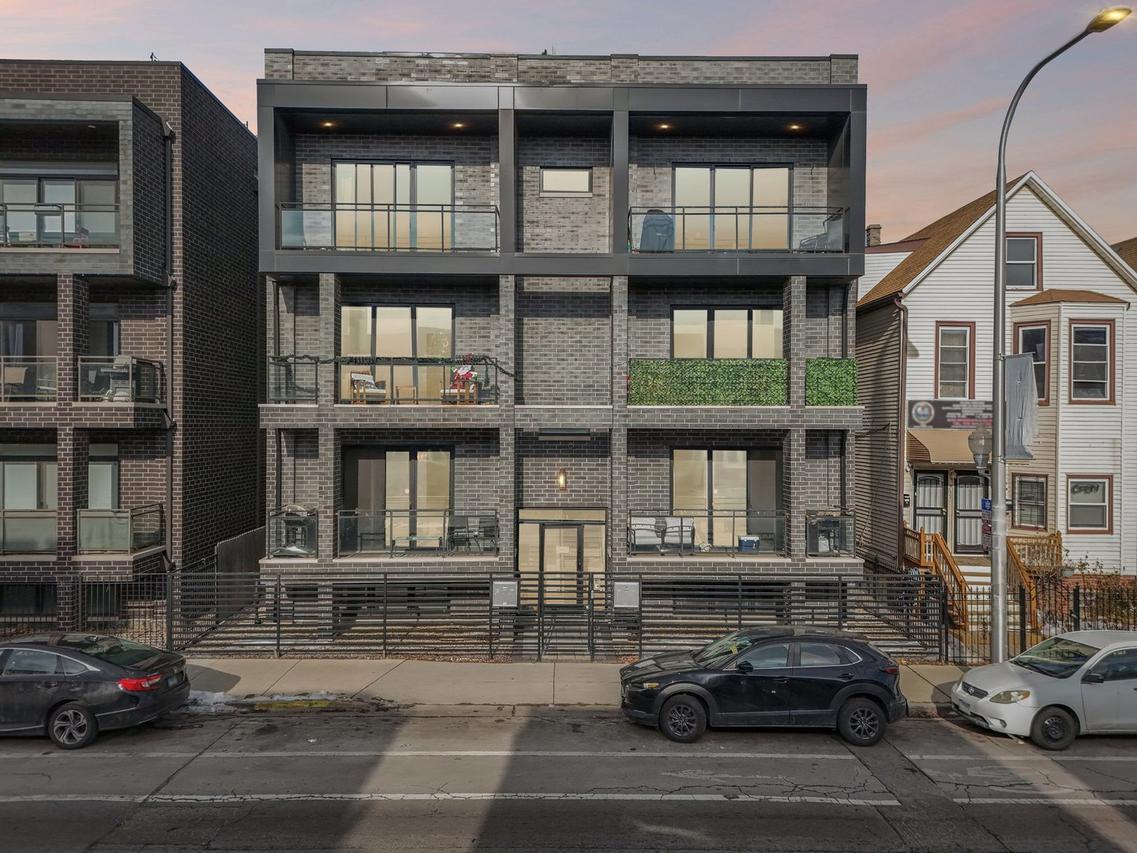 3616 W Diversey Ave. #2W, Chicago, IL 60647
