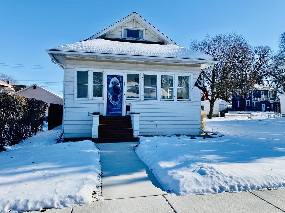 817 N 7th St., Rochelle, IL 61068