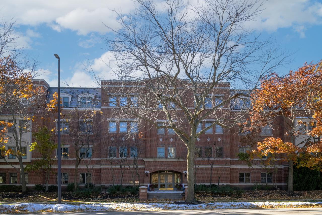 1688 Green Bay Rd. #204, Highland Park, IL 60035