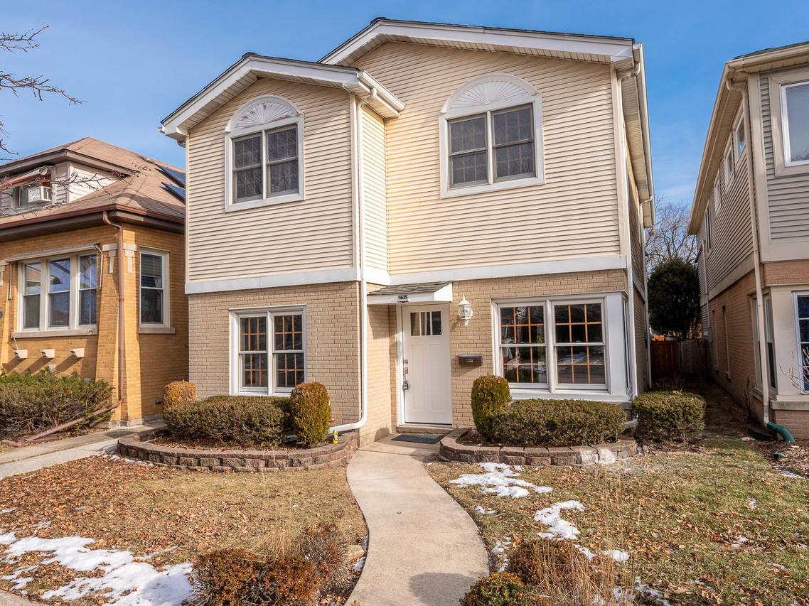 5635 N Kostner Ave., Chicago, IL 60646