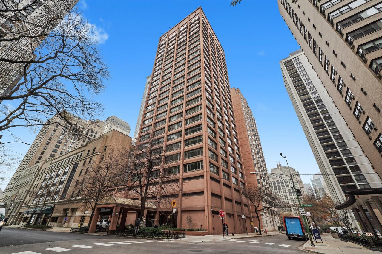 247 E Chestnut St. #502, Chicago, IL 60611