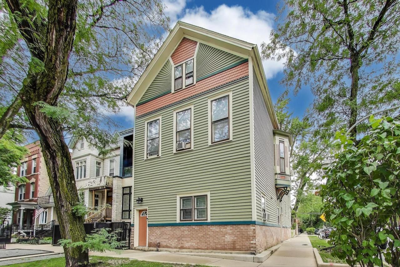 1100 W Wellington Ave., Chicago, IL 60657