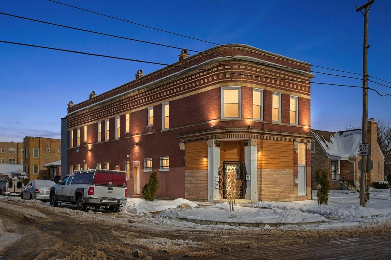 3858 W Ohio St., Chicago, IL 60624