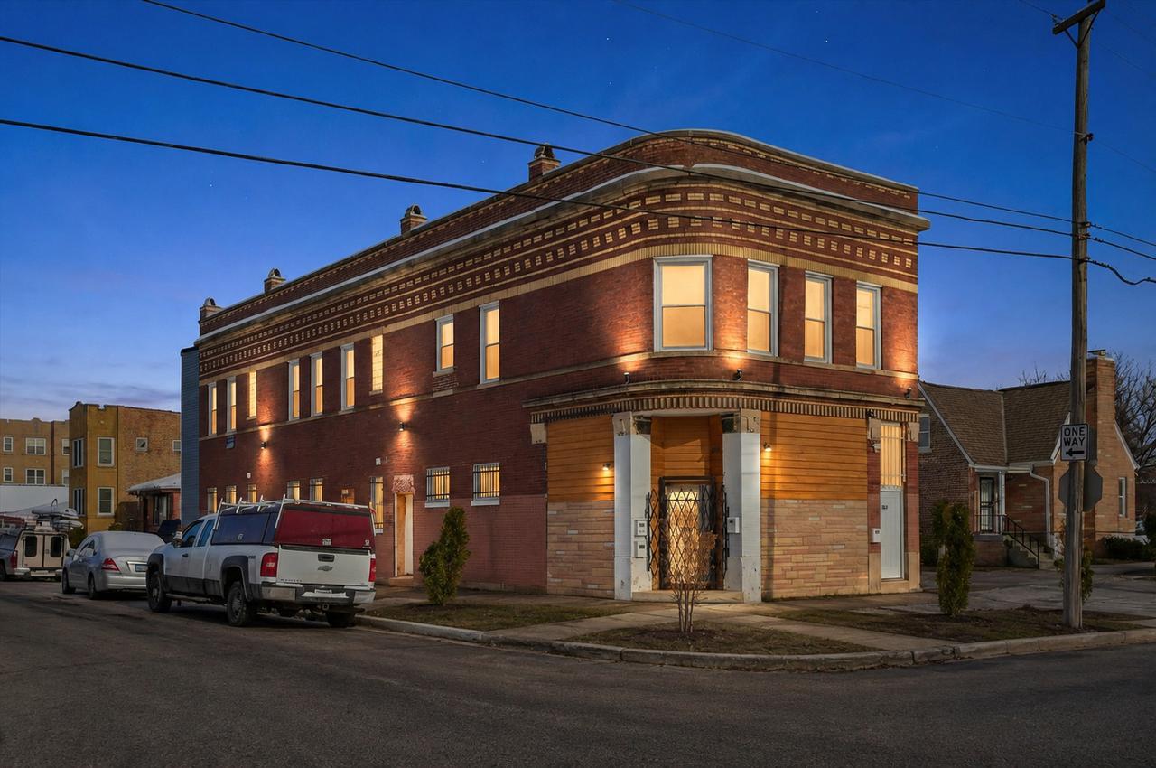 3858 W Ohio St., Chicago, IL 60624