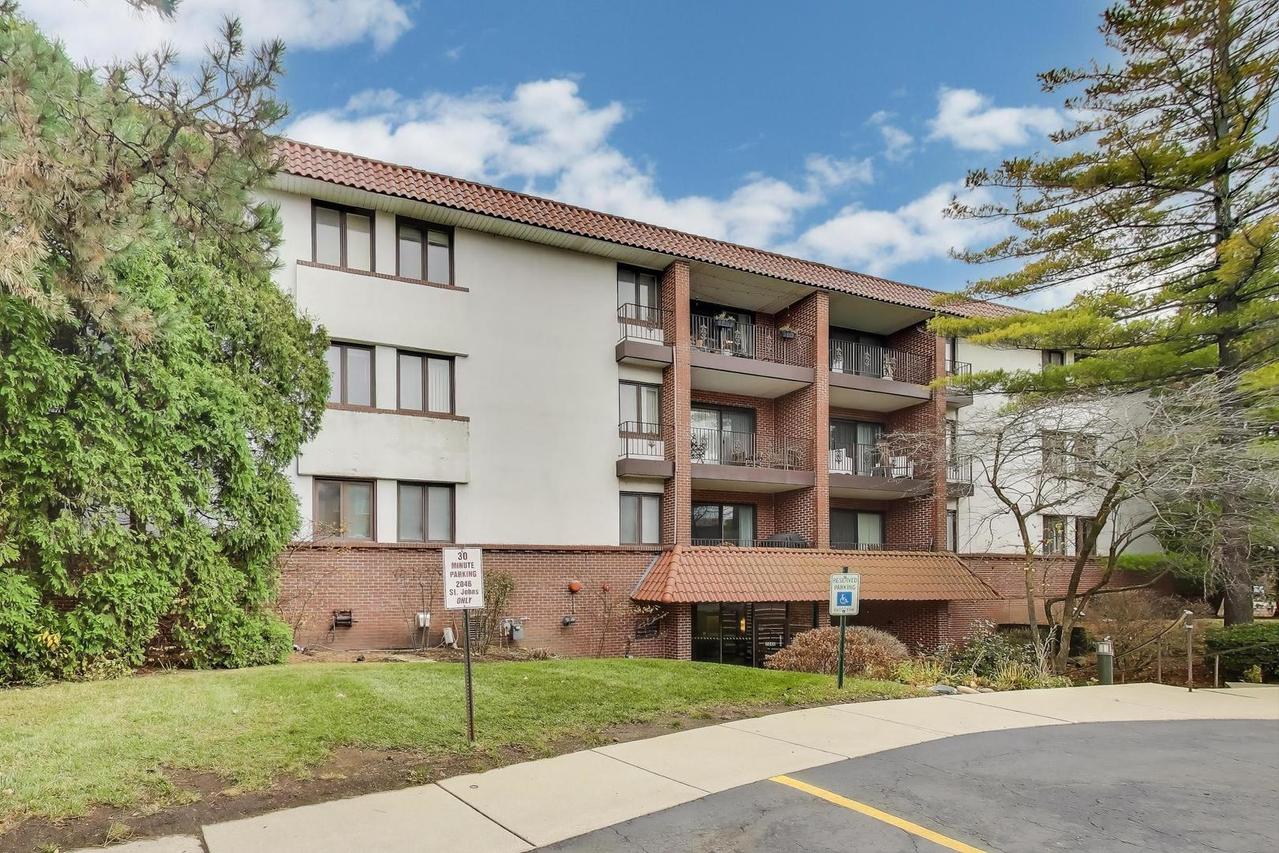 2046 Saint Johns Ave. #4b, Highland Park, IL 60035