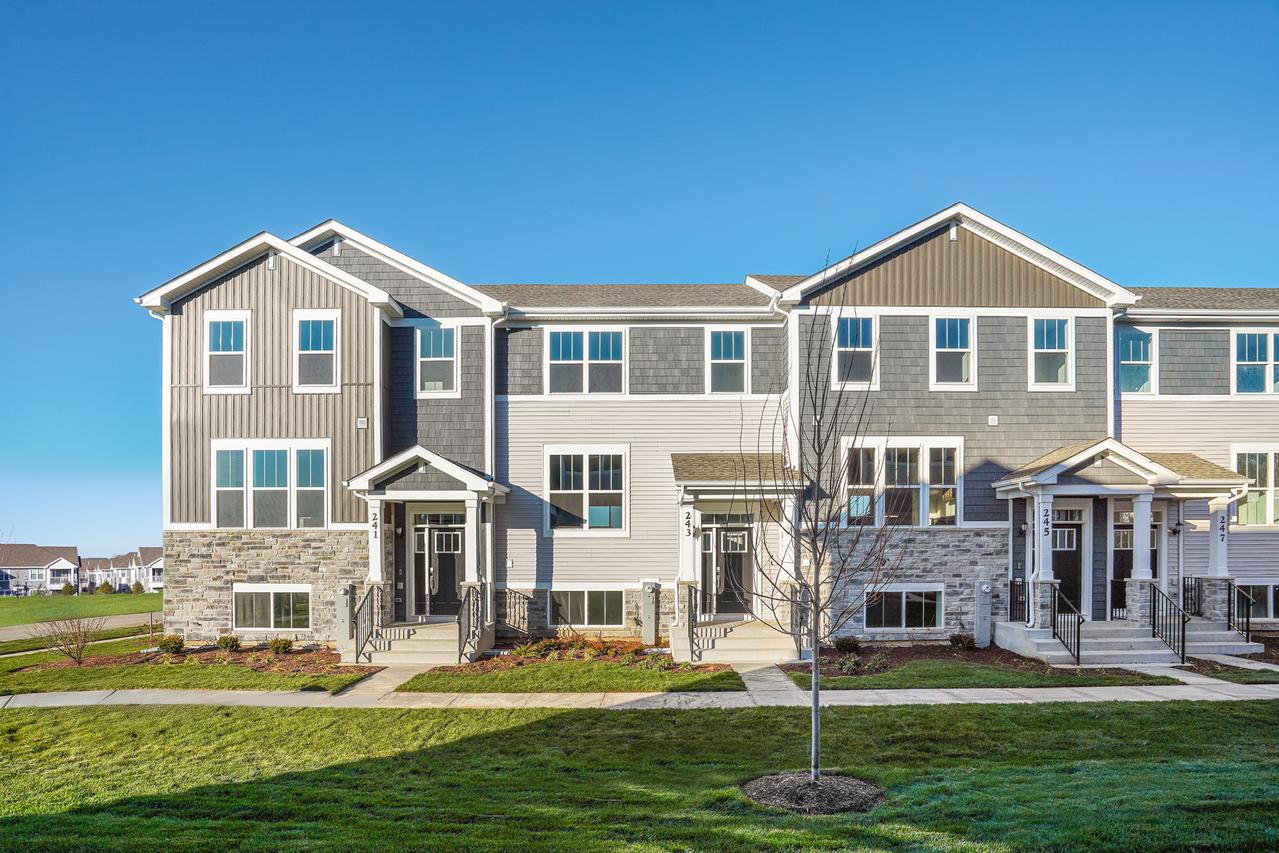 243 Settlers Pl., West Dundee, IL 60118