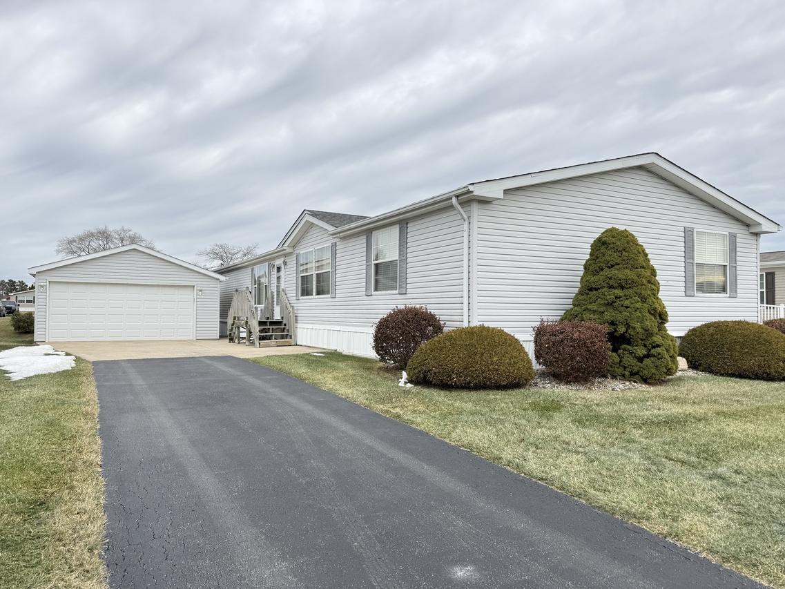 4 Cynthia Ln., Beecher, IL 60401