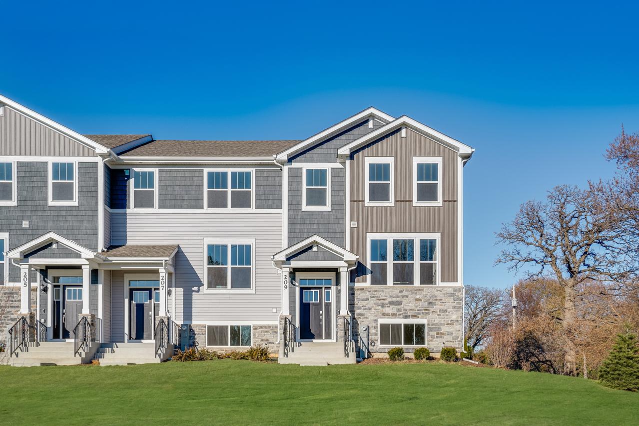 209 Settlers Pl., West Dundee, IL 60118