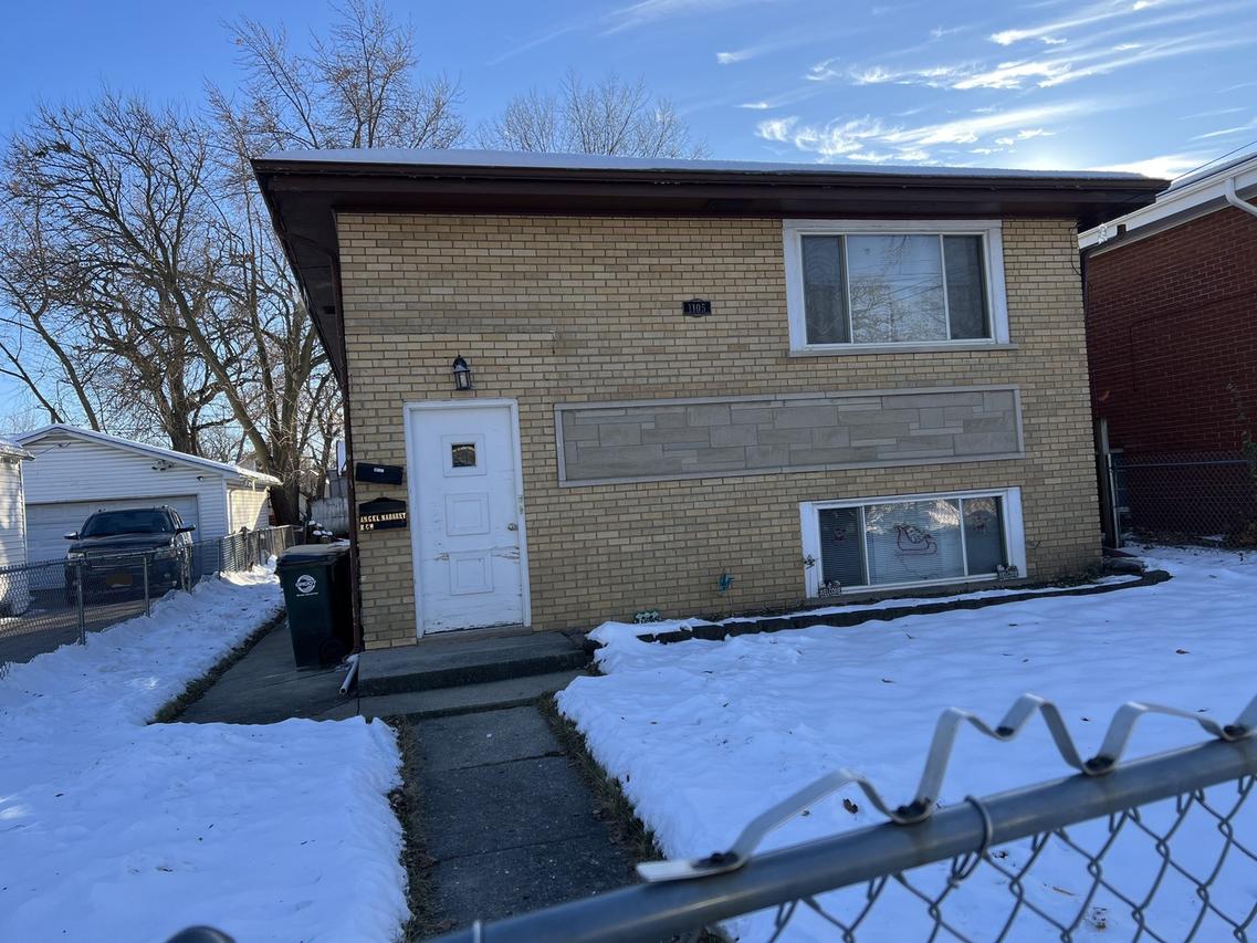 1105 Indian Ave., Aurora, IL 60505