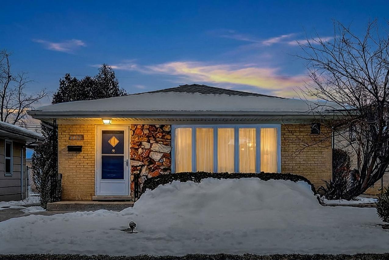 4422 Blanchan Ave., Brookfield, IL 60513