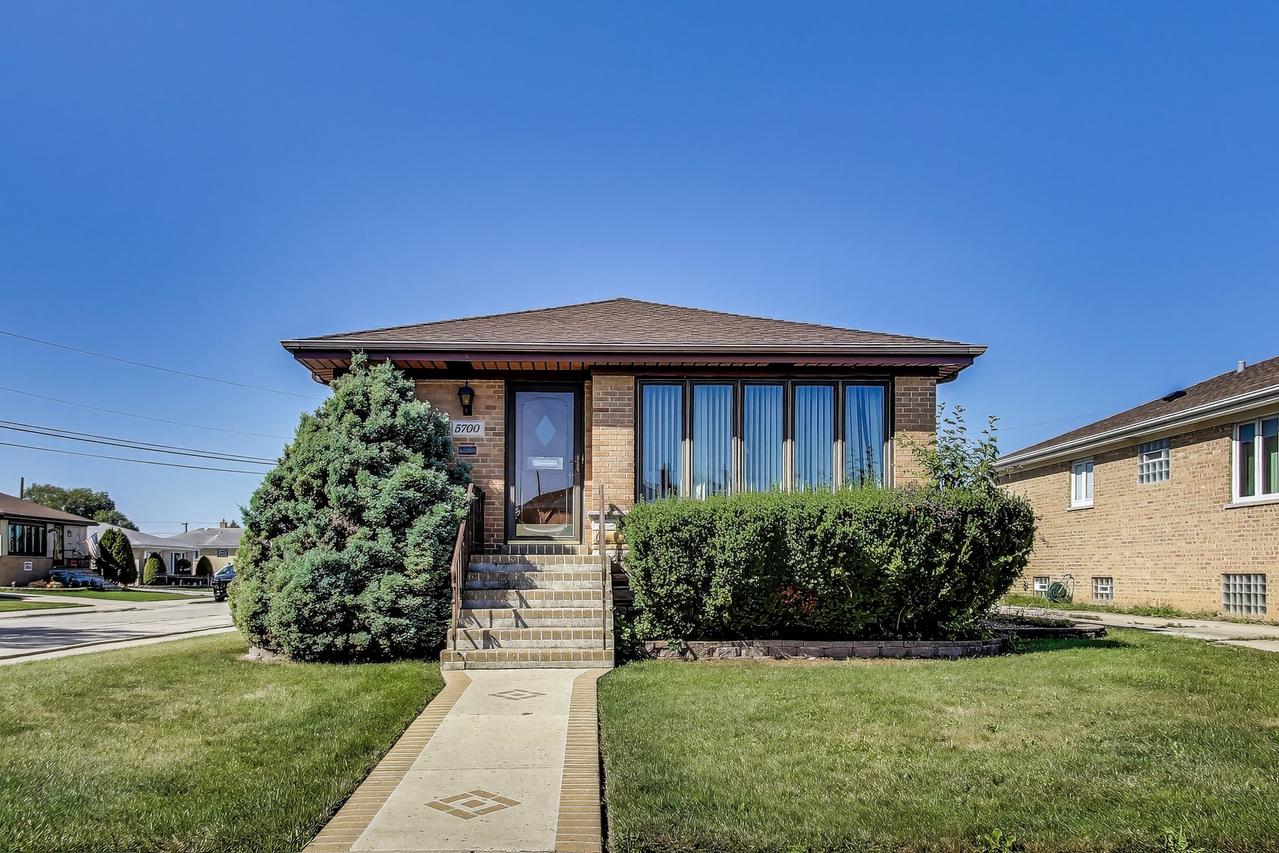 5700 N Orange Ave., Chicago, IL 60631