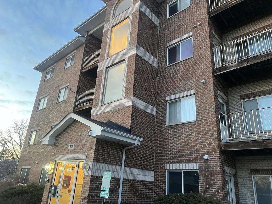 941 N Swift Rd. #301, Addison, IL 60101