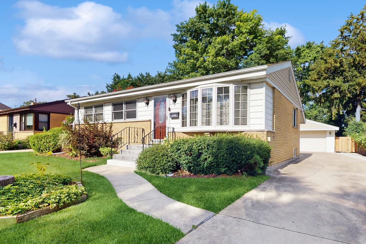 576 Amherst Ave., Des Plaines, IL 60016