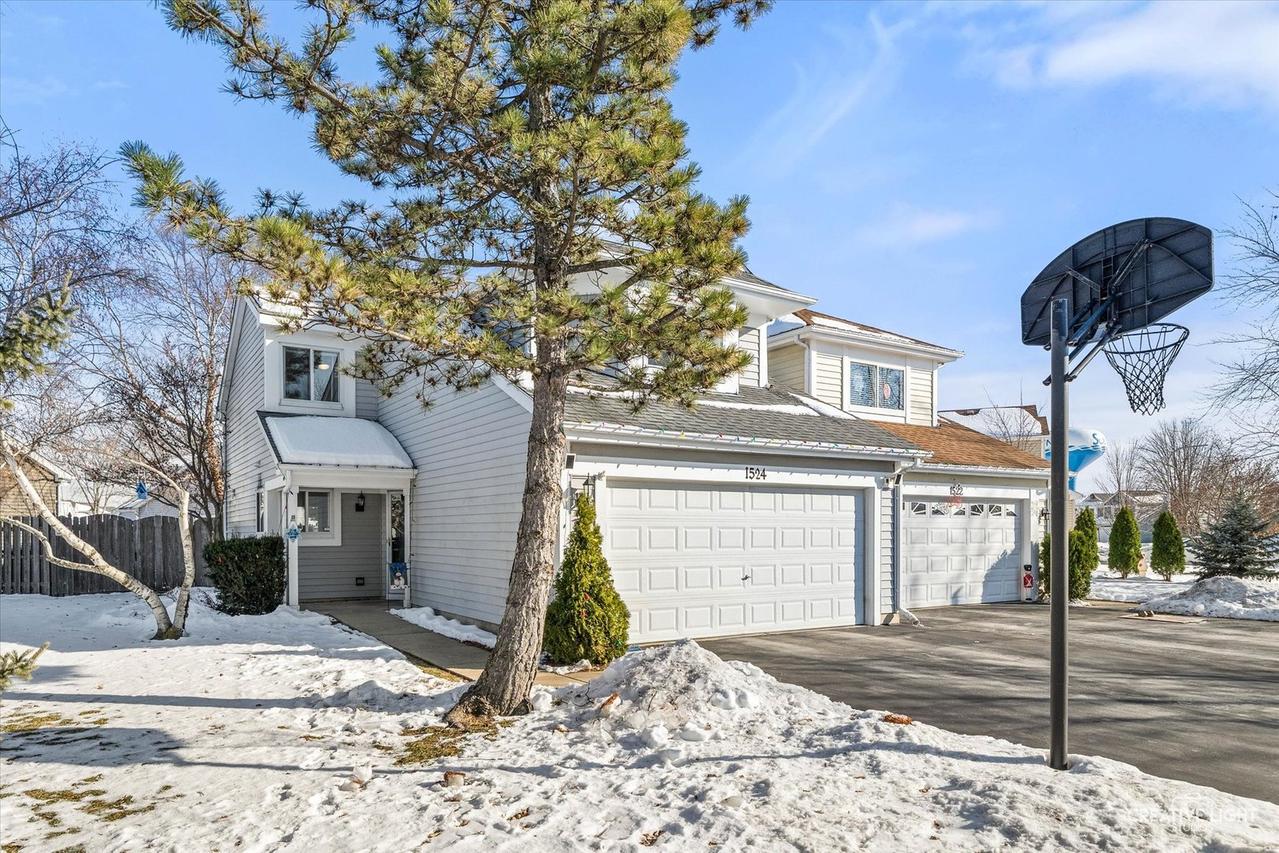 1524 S Pembroke Dr., South Elgin, IL 60177