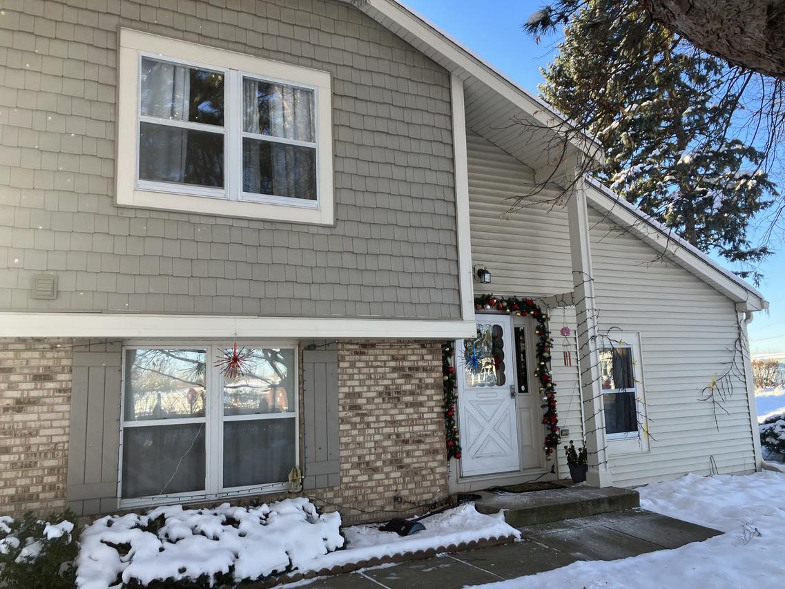 27W300 Melrose Ln., Winfield, IL 60190