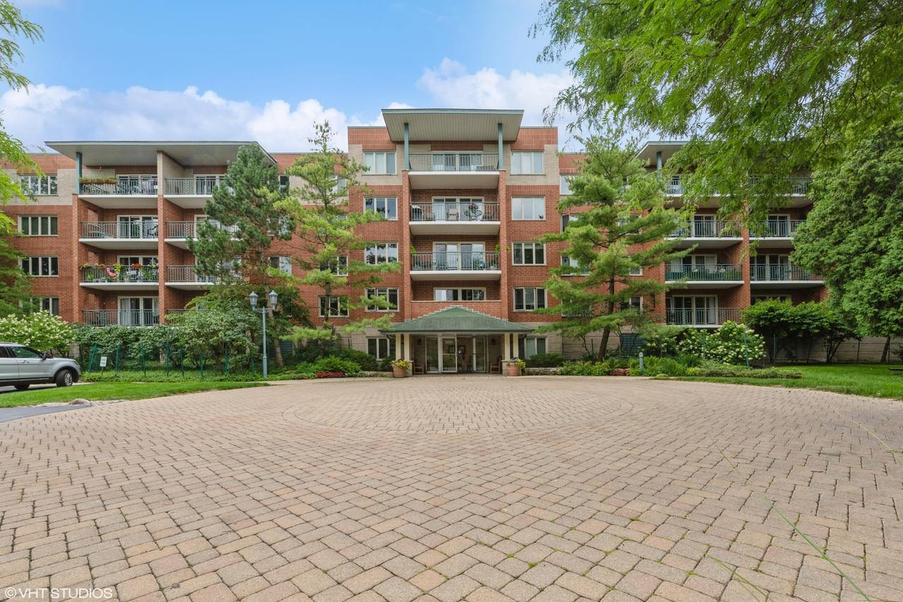 3900 W Bryn Mawr Ave. #207, Chicago, IL 60659