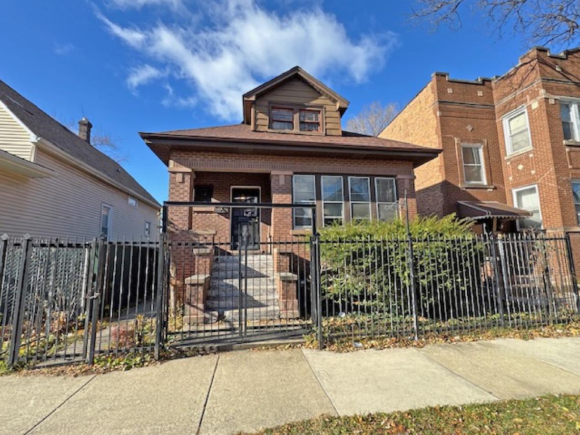 938 N Leamington Ave., Chicago, IL 60651