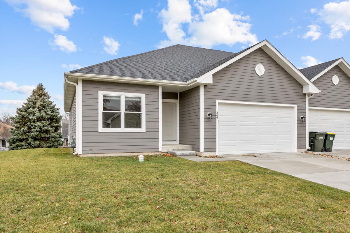 207 Julie Ln., Hampshire, IL 60140