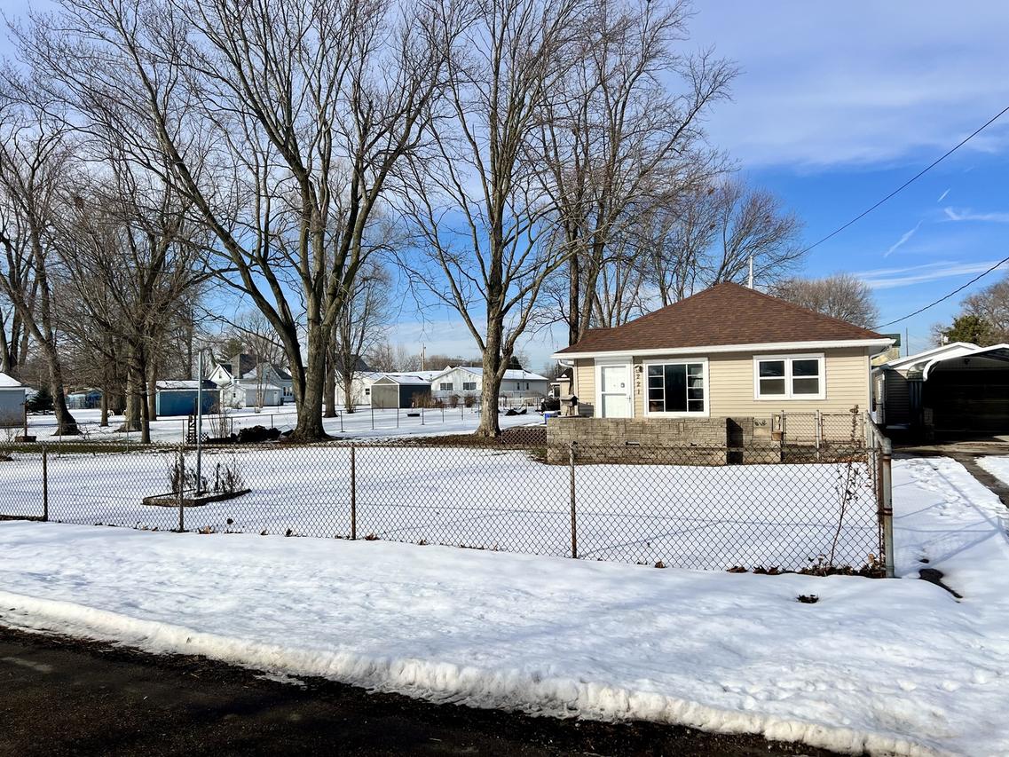 221 W 7th St., Tilton, IL 61833