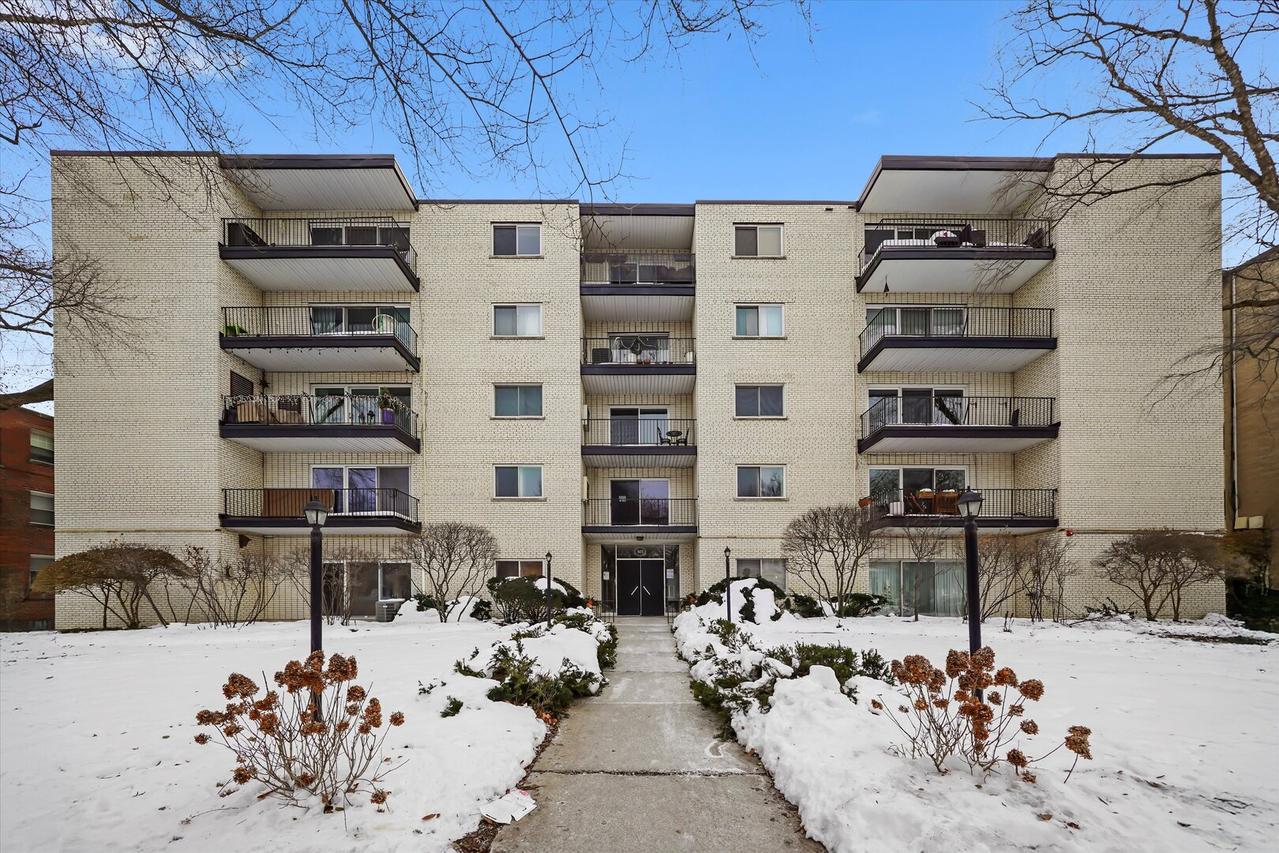 820 Oakton St. #3A, Evanston, IL 60202