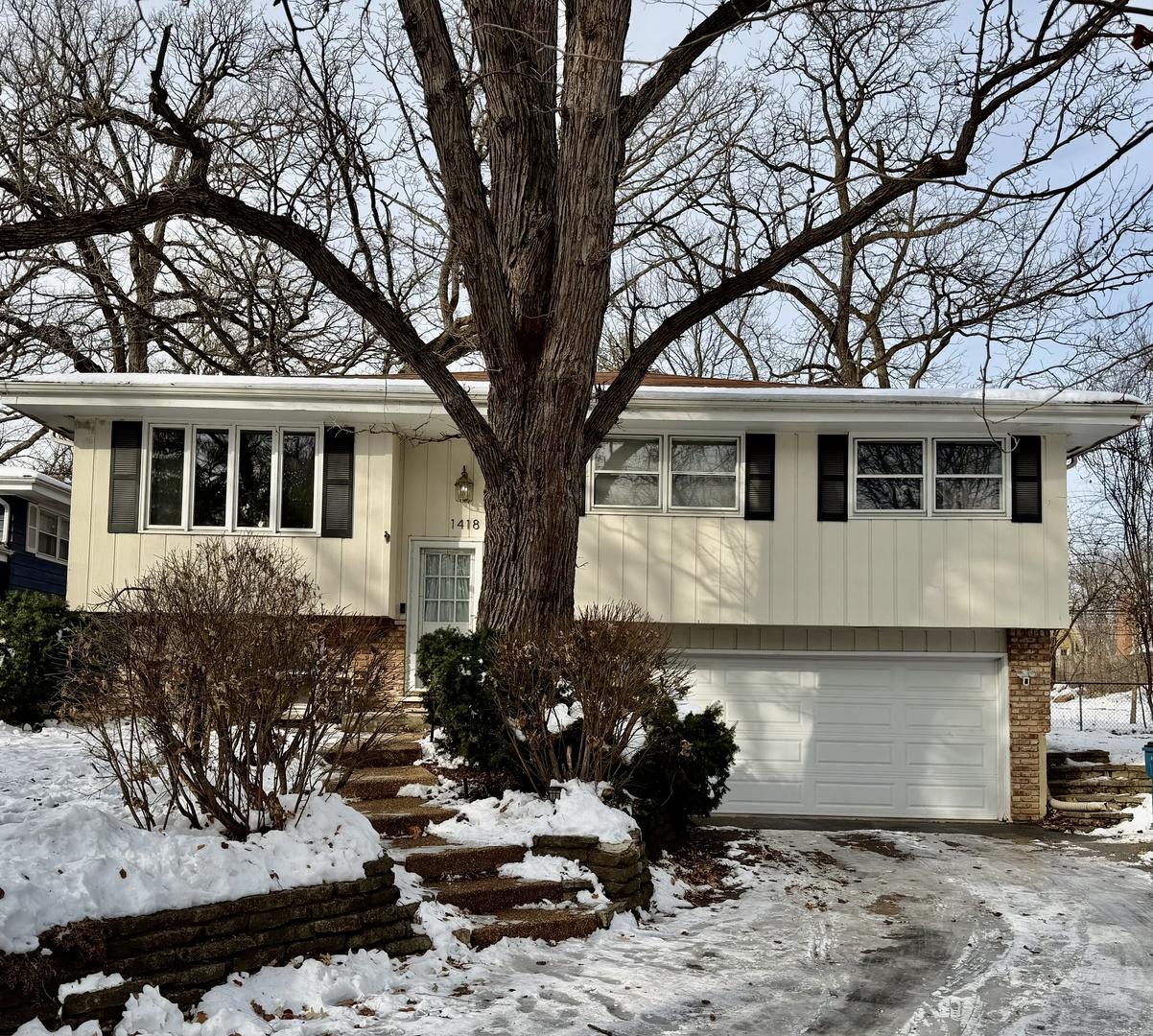 1418 Thornwood Dr., Downers Grove, IL 60516