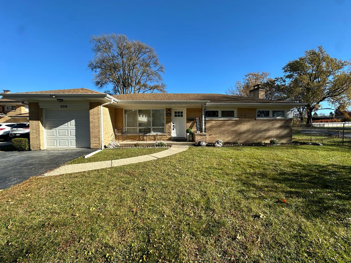909 S Emerson St., Mount Prospect, IL 60056