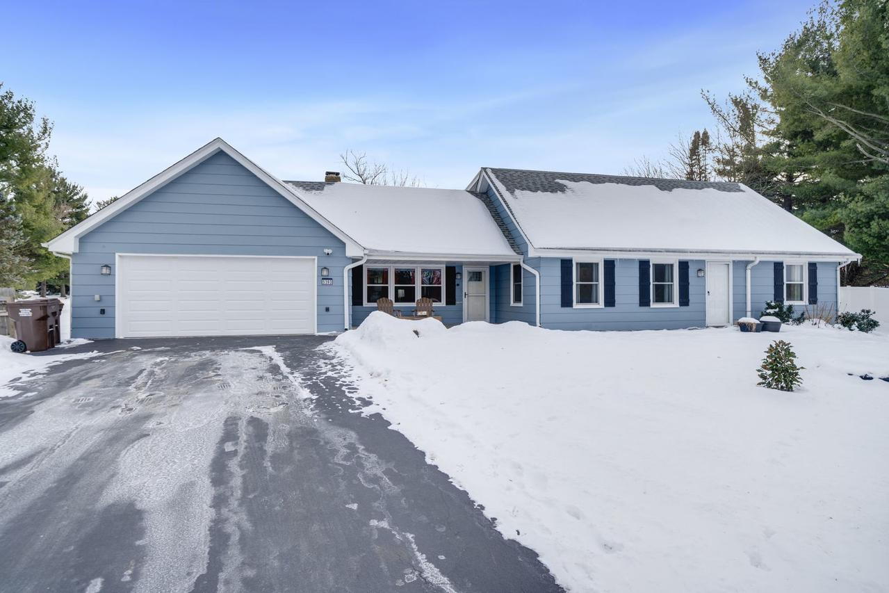 5393 Lakecrest Rd., Caledonia, IL 61011