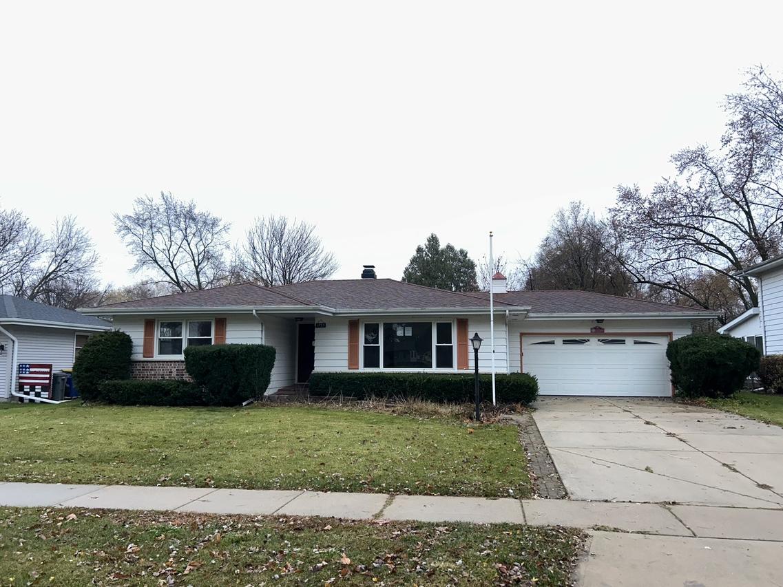 1755 Country Knolls Ln., Elgin, IL 60123