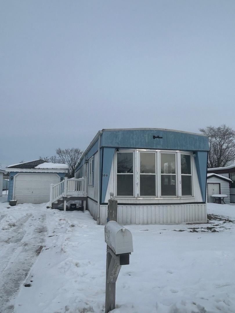 108 Flamingo Dr., Beecher, IL 60401