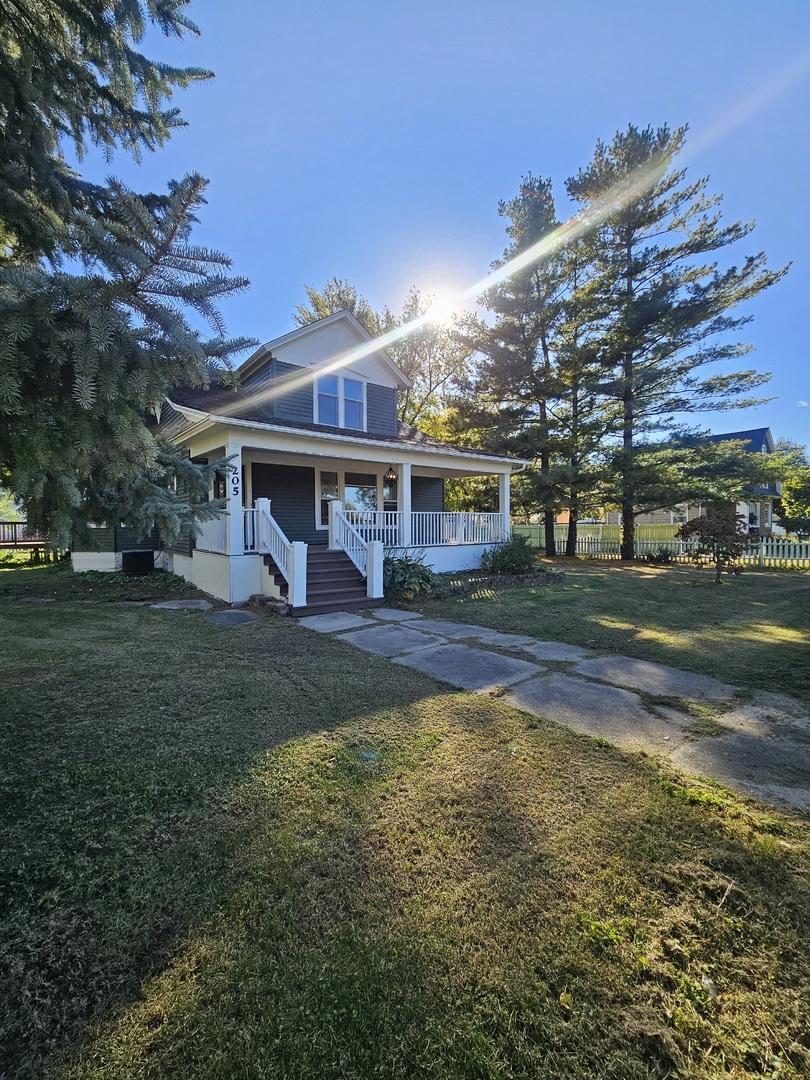 205 W North St., Leland, IL 60531