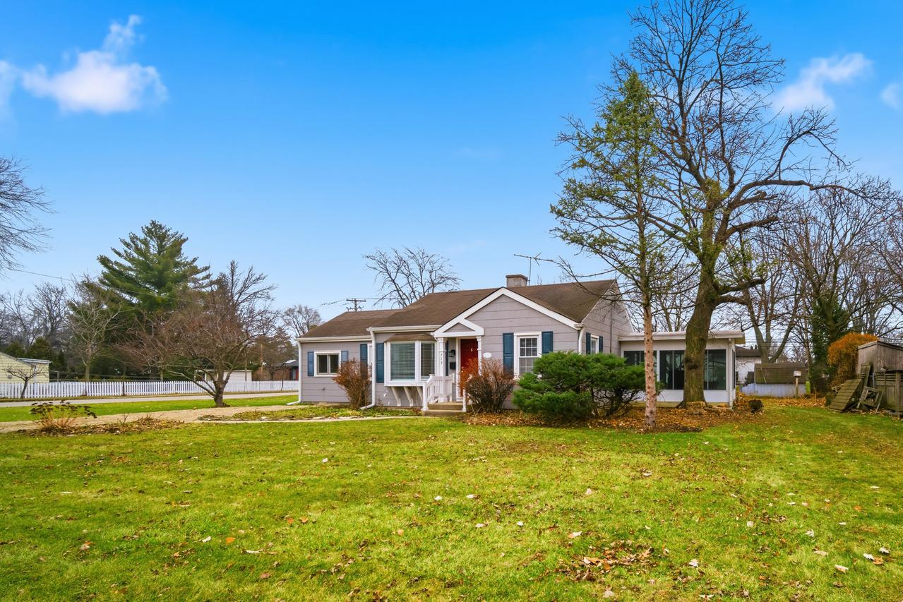 715 Glenwood Ln., Glenview, IL 60025