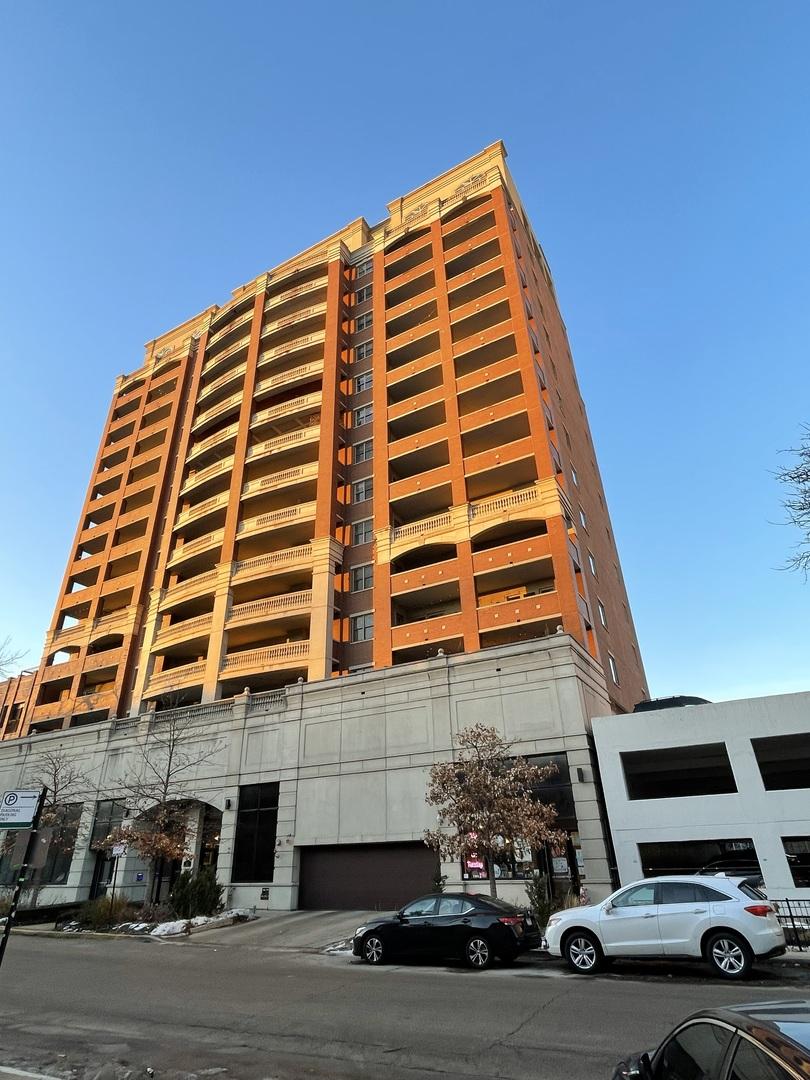 828 W Grace St. #1208, Chicago, IL 60613