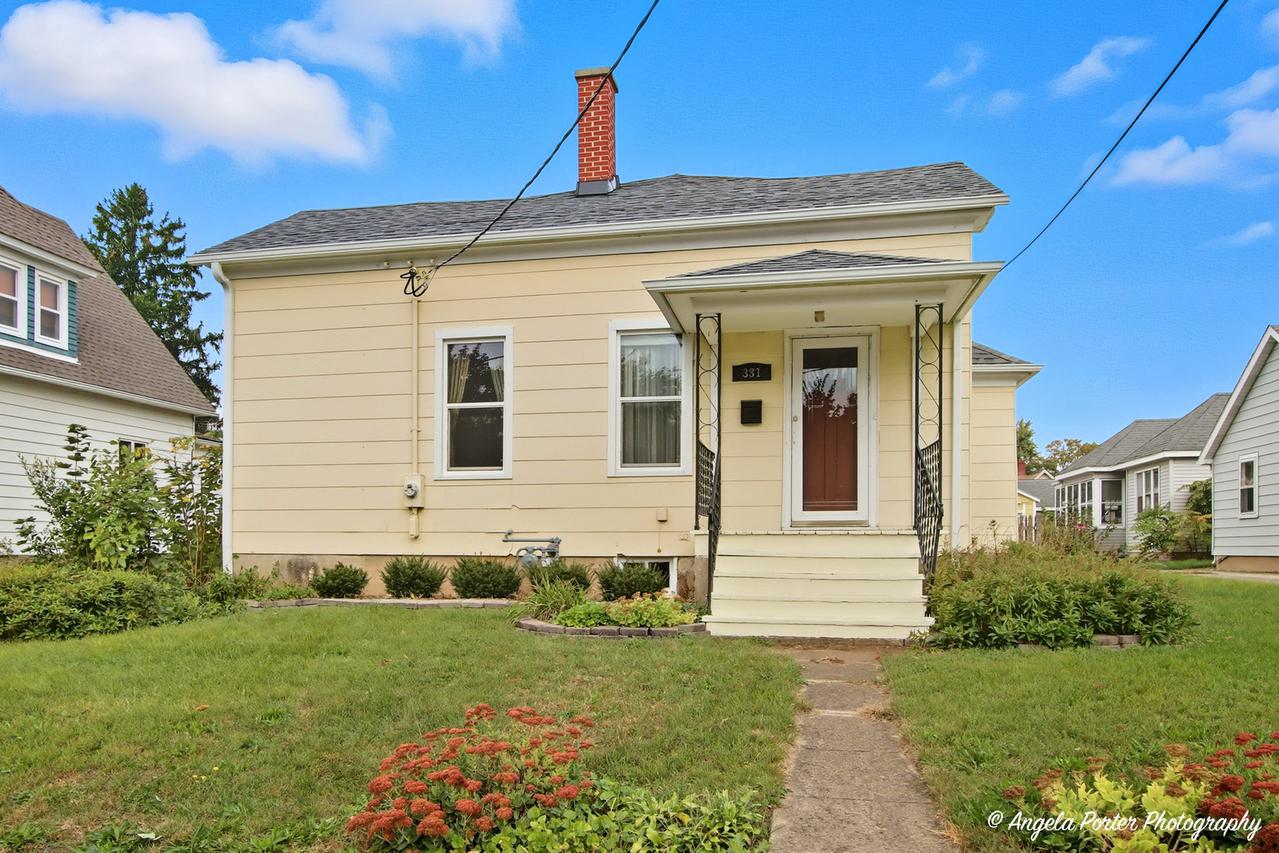 331 Chestnut St., Woodstock, IL 60098