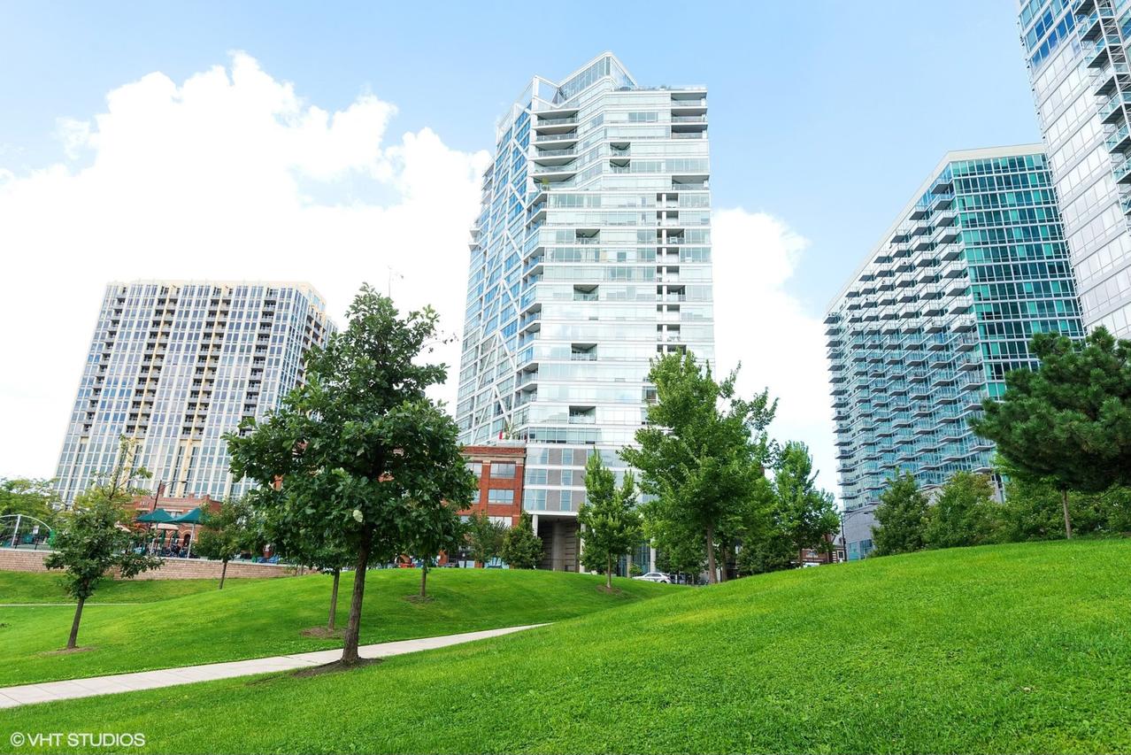 510 W Erie St. #P-207, Chicago, IL 60654