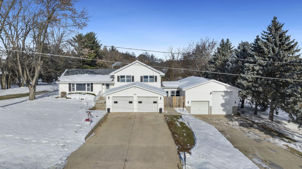 1584 W Fairview Rd., Freeport, IL 61032