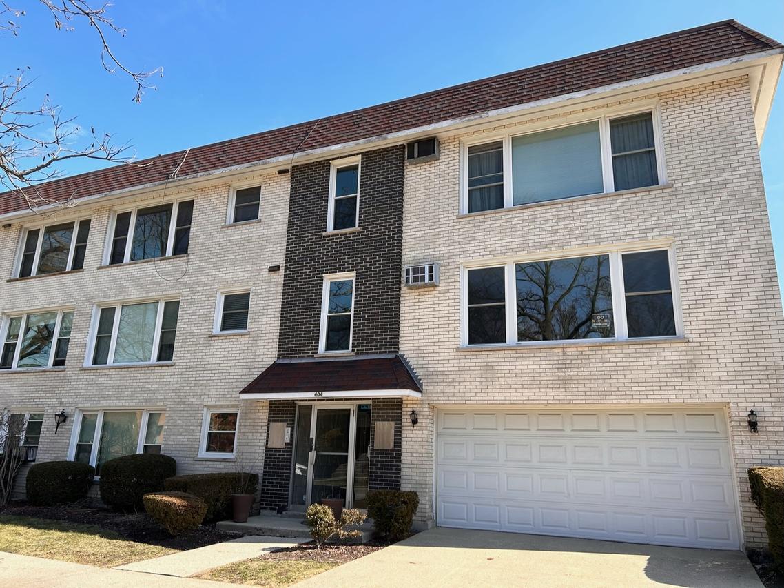 404 S Elmwood Ave. #2S, Oak Park, IL 60302