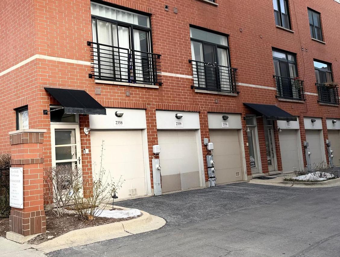 2350 W George St., Chicago, IL 60618