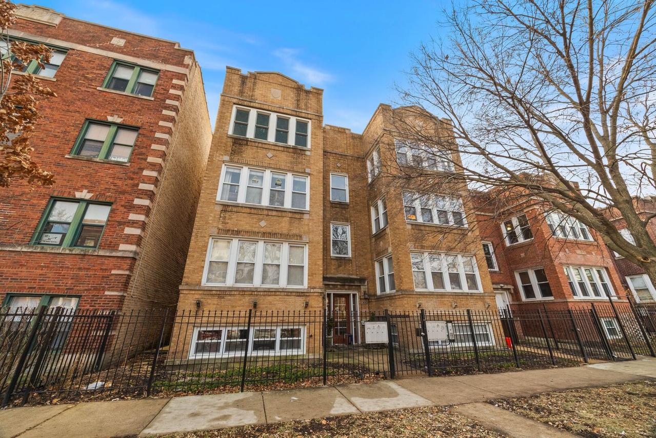 3013 W Gunnison St. #2W, Chicago, IL 60625
