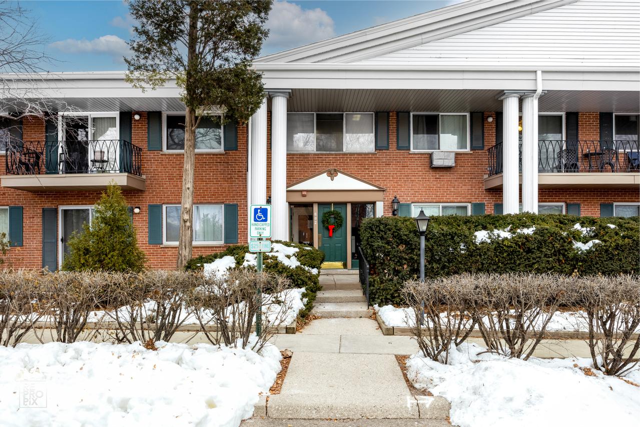 602 E Algonquin Rd. #207, Arlington Heights, IL 60005