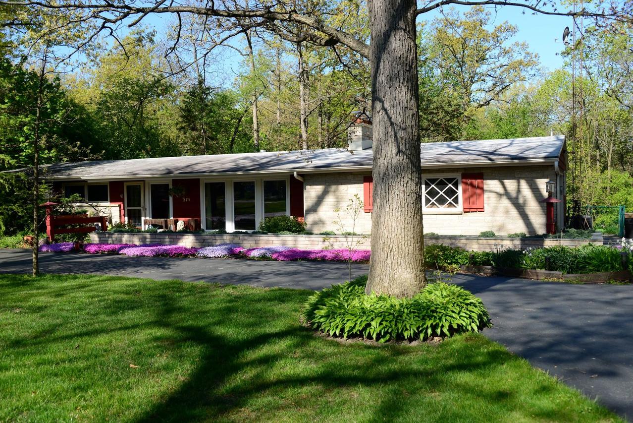 371 S Saint Marys Rd., Libertyville, IL 60048