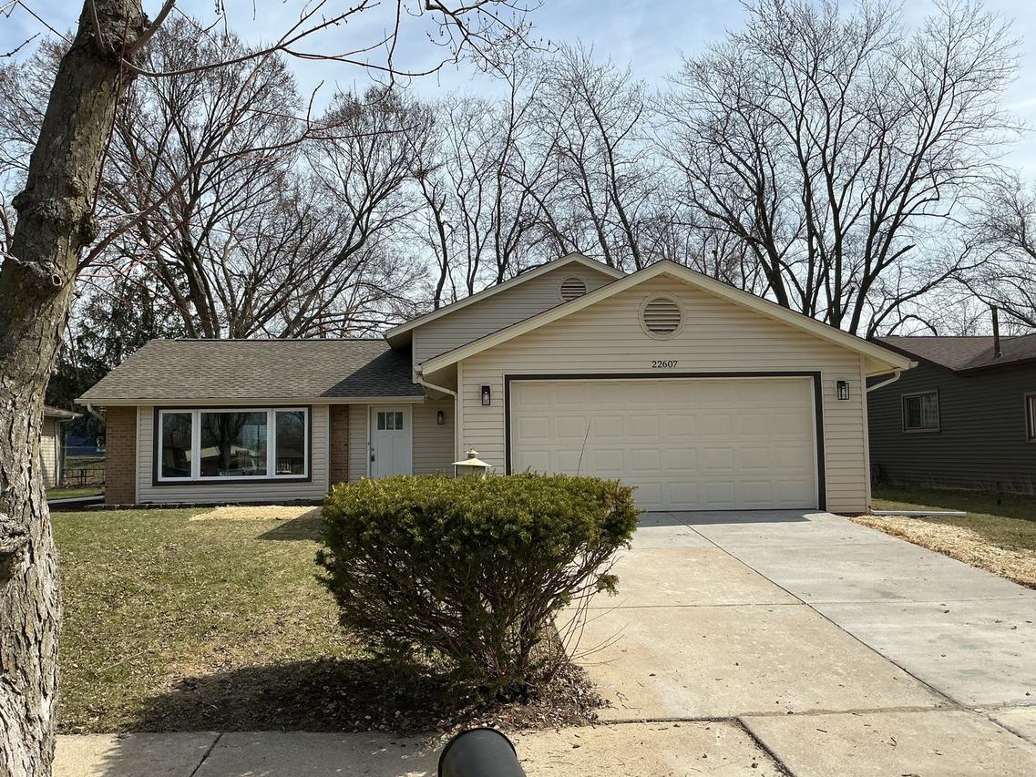 22607 Mission Dr., Richton Park, IL 60471