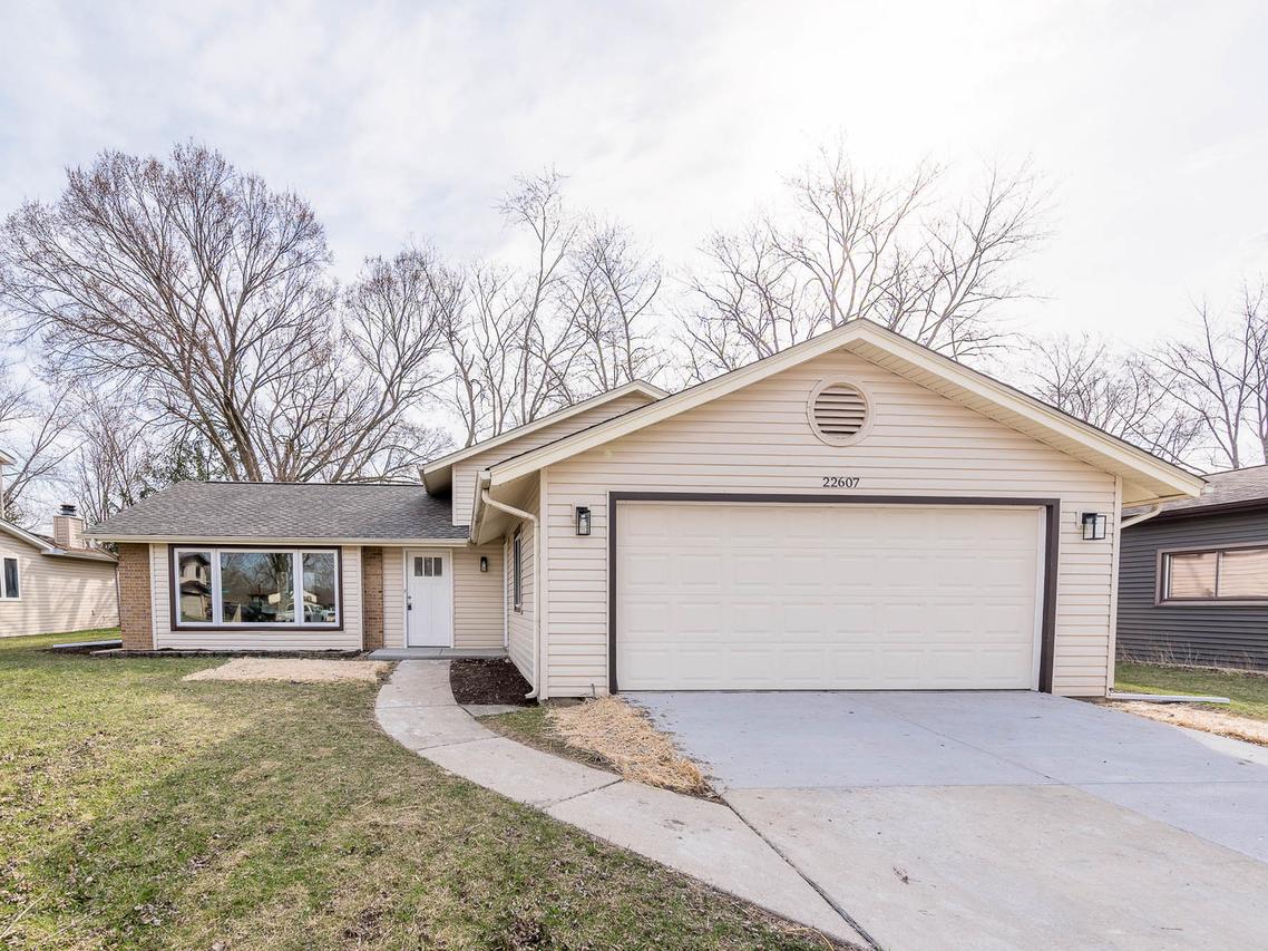 22607 Mission Dr., Richton Park, IL 60471
