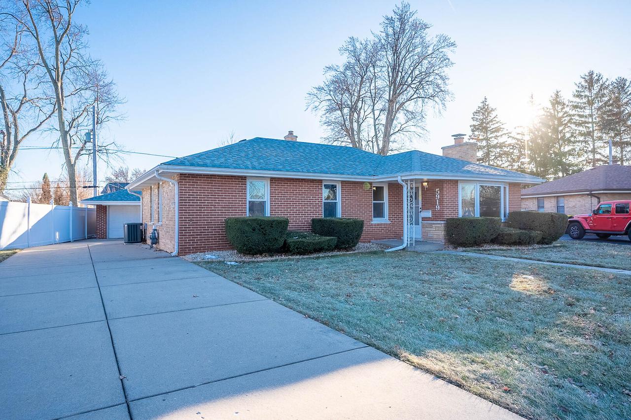 5919 W 109th Pl., Chicago Ridge, IL 60415