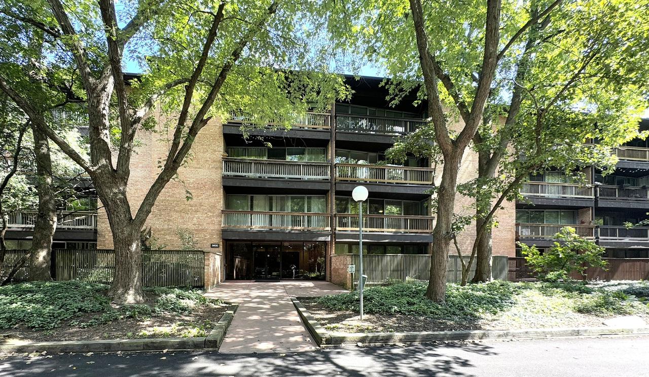 5600 Hillcrest Ln. #1K, Lisle, IL 60532