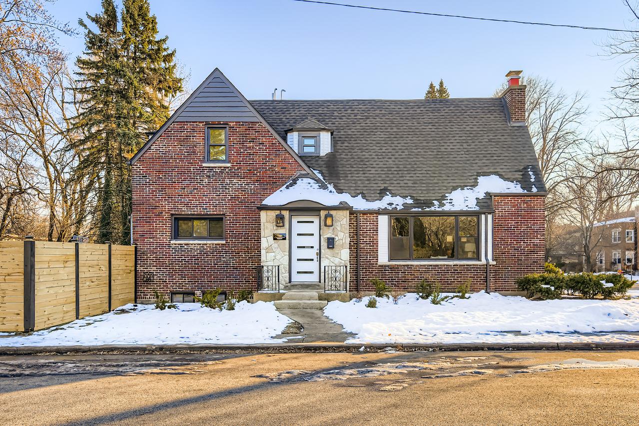 9001 S Claremont Ave., Chicago, IL 60643